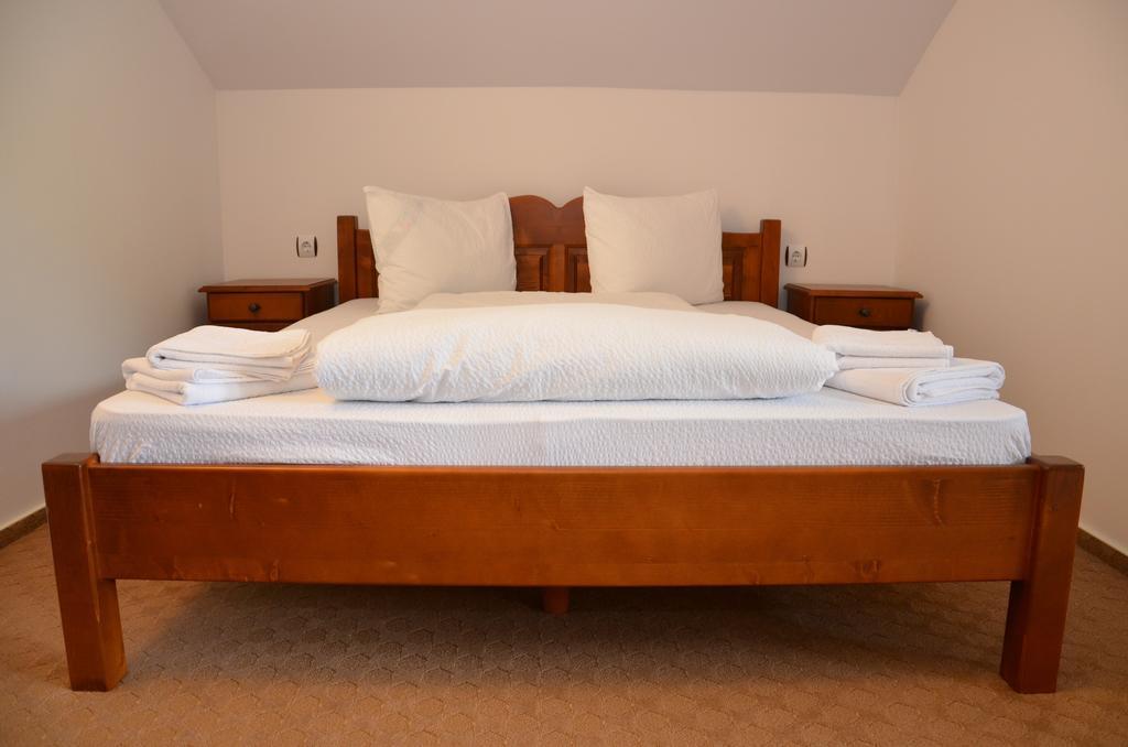 Bed and breakfast Lapociu
